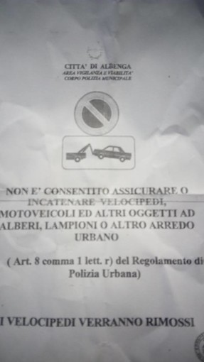 Albenga: divieto di incatenare le bici ai lampioni "Che almeno si mettano più rastrelliere" Albenga: divieto di incatenare le bici ai lampioni "Che almeno si mettano più rastrelliere"
