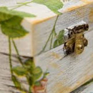 Corso di decoupage con applicazioni a rilievo presso “La Piccola Bottega” di San Nazario