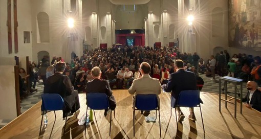Finale, i proventi della raccolta fondi in occasione del dibattito tra i candidati sindaco a "Il canto della terra"