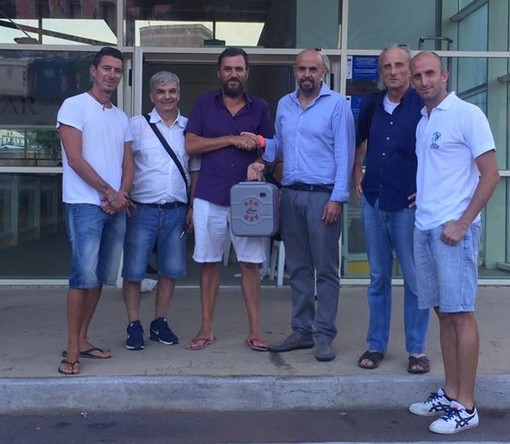 Savona, un defibrillatore in dono al Palatrincee