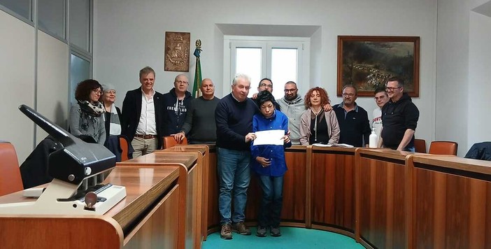 Dego, racconta il suo paese in Consiglio comunale: studente del "Patetta" riceve un attestato