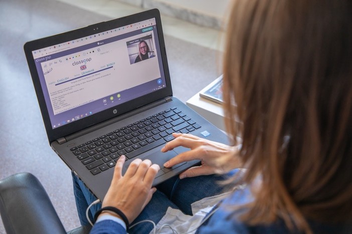 Una serie di video su YouTube per imparare ad utilizzare gli strumenti della didattica a distanza: nello staff anche tre insegnanti savonesi