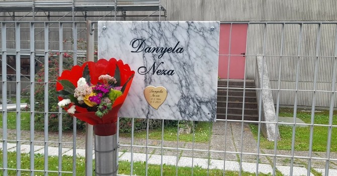 Savona, un roseto per Danyela Neza: la memoria diventa impegno civile