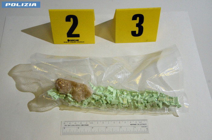 Dall'Olanda rifornivano di droga la provincia di Savona: smantellata dalla Polizia una rete di spaccio Dall'Olanda rifornivano di droga la provincia di Savona: smantellata dalla Polizia una rete di spaccio