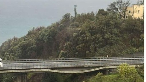A10, tra Arenzano e Varazze lieve distacco di una canaletta porta cavi: ripristino a partire dalle 16 A10, tra Arenzano e Varazze lieve distacco di una canaletta porta cavi: ripristino a partire dalle 16