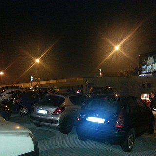 A Savona scene da film anni '70 con il drive-in
