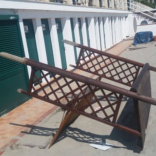 Danneggiamenti negli stabilimenti balneari di Laigueglia