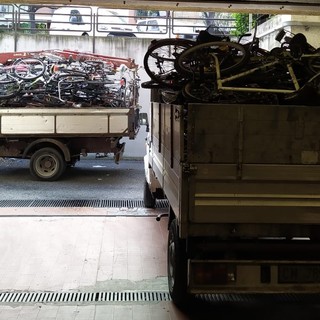 Albenga, rimosse e demolite 67 biciclette abbandonate