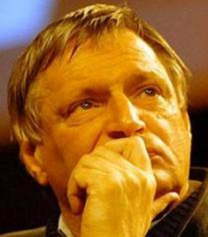 Mafia, Don Ciotti a Genova: "E' dentro segmenti del mondo politico. Basta fare solo annunci"