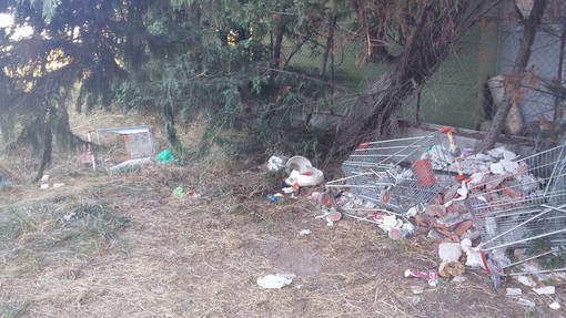 Albenga: degrado e sporcizia in zona Vadino, la segnalazione dei cittadini