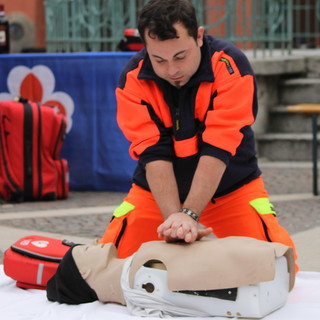 Gli Scout di Pietra Ligure donano un defibrillatore alla pubblica assistenza