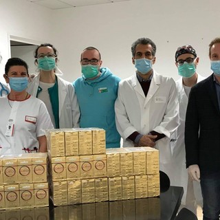 La Urban Climb Asd e l'avvocato Reforzo donano 35 kg di caffè alla cardiologia del Santa Corona La Urban Climb Asd e l'avvocato Reforzo donano 35 kg di caffè alla cardiologia del Santa Corona