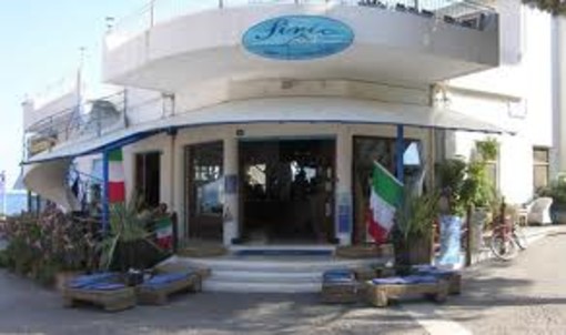 100 candeline in solidarietà per i Bagni Sirio di Spotorno 100 candeline in solidarietà per i Bagni Sirio di Spotorno