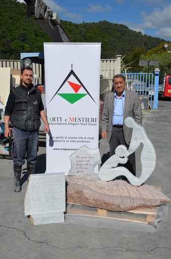 Andora posa un monumento contro la violenza sulle donne