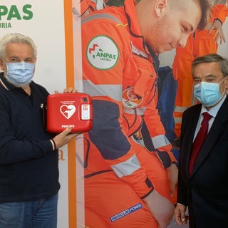 La fondazione "Una Mano per gli altri" dona ad Anpas Liguria 70 defibrillatori
