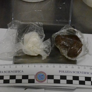 Lotta allo spaccio, "trasfertisti della droga" arrestati dai poliziotti del Commissariato di Alassio
