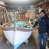 Celle, la storia di Daniele Zambello dalla cucina al recupero dei gozzi: "La chiamavo 'Paint Therapy', ho cambiato vita per passione"