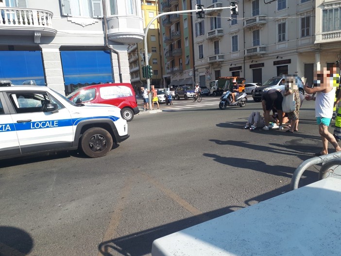 Vado Ligure, donna investita sulla via Aurelia: soccorsi mobilitati (FOTO) Vado Ligure, donna investita sulla via Aurelia: soccorsi mobilitati (FOTO)