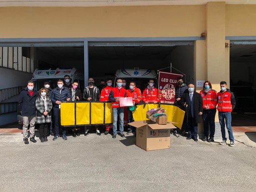 Cairo, dal Leo Club Val Bormida importante donazione per il primo soccorso alla Croce Bianca Cairo, dal Leo Club Val Bormida importante donazione per il primo soccorso alla Croce Bianca