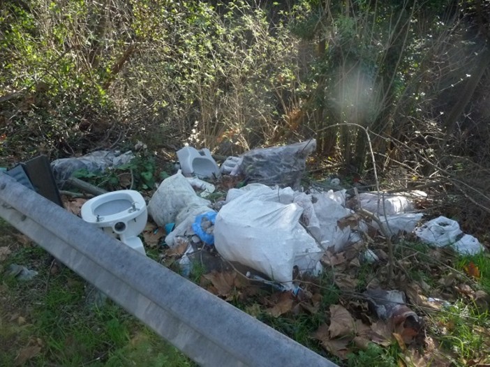 Savona, le guardie WWF proseguono l'attività di controllo sul territorio e scoprono nuovi e vecchi abbandoni