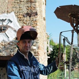 L'artista savonese Diego Santamaria a Sanremo, forgerà una scultura per il Festival della Canzone Cristiana