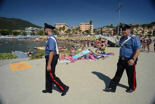 Mamma in preda ai fumi dell’alcool e bimbo terrorizzato. Intervento dei Carabinieri Mamma in preda ai fumi dell’alcool e bimbo terrorizzato. Intervento dei Carabinieri