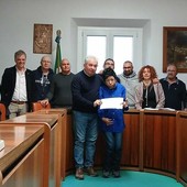Dego, racconta il suo paese in Consiglio comunale: studente del "Patetta" riceve un attestato
