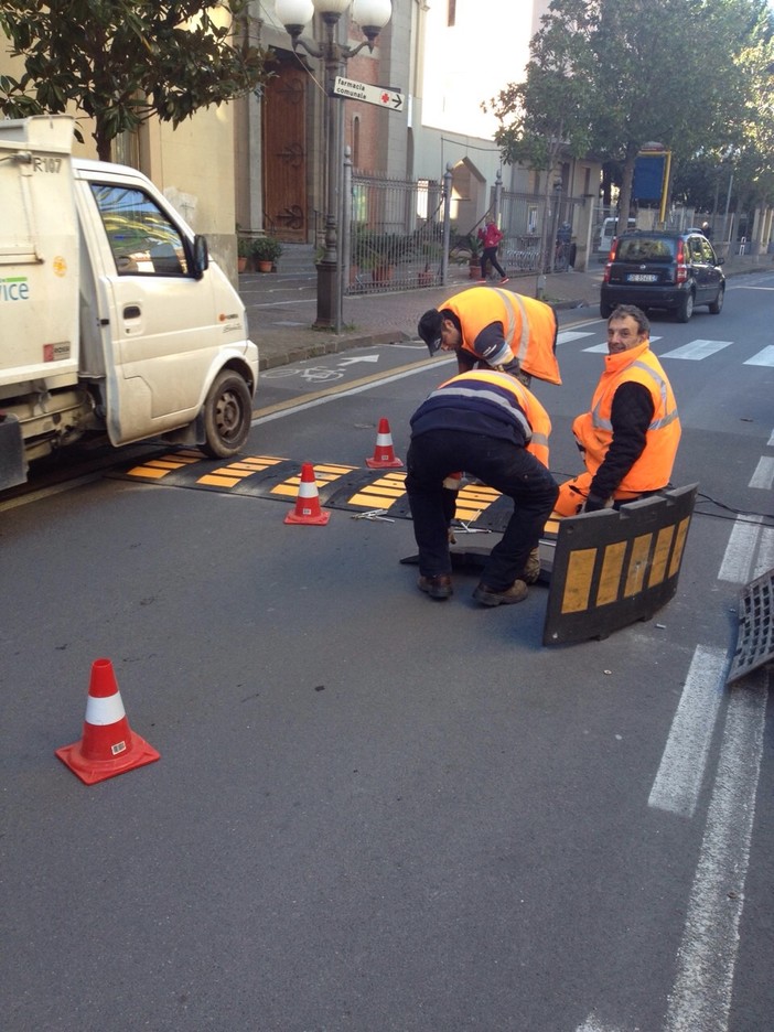 Ad Albenga installati due dossi rallentatori Ad Albenga installati due dossi rallentatori