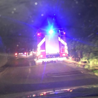 Quiliano, dispersione elettrica da un palo in via Tecci: intervento dei vigili del fuoco