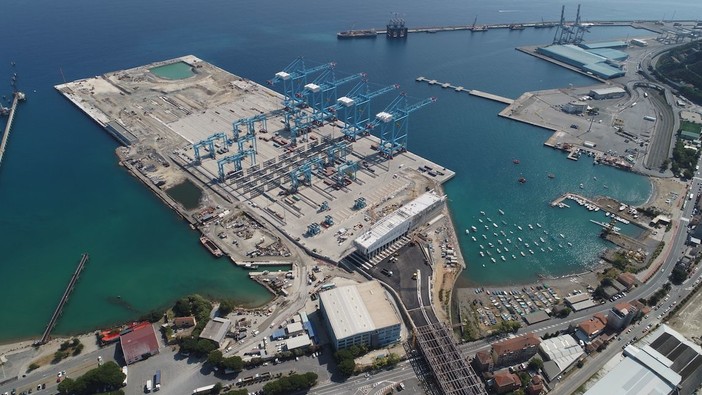 Al via la gara per la nuova diga foranea di Vado Ligure: 77 milioni l'importo Al via la gara per la nuova diga foranea di Vado Ligure: 77 milioni l'importo