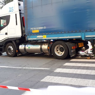 Albisola, donna muore investita da un mezzo pesante (FOTO e VIDEO)