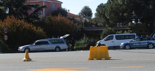 Accusa un malore alla guida, tragedia a Savona: uomo muore nei pressi del casello autostradale Accusa un malore alla guida, tragedia a Savona: uomo muore nei pressi del casello autostradale