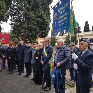 Albenga, l'amministrazione comunale alla commemorazione dei defunti nel cimitero di Leca