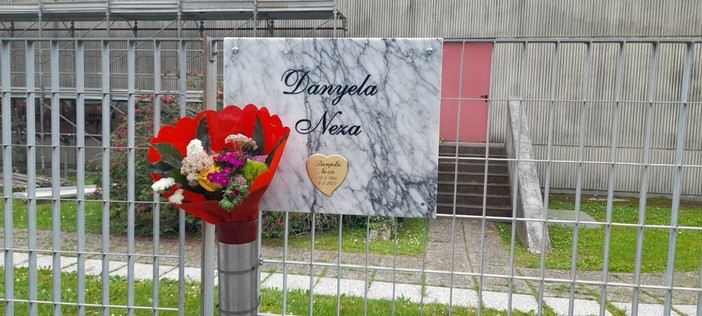 Savona, un roseto per Danyela Neza: la memoria diventa impegno civile
