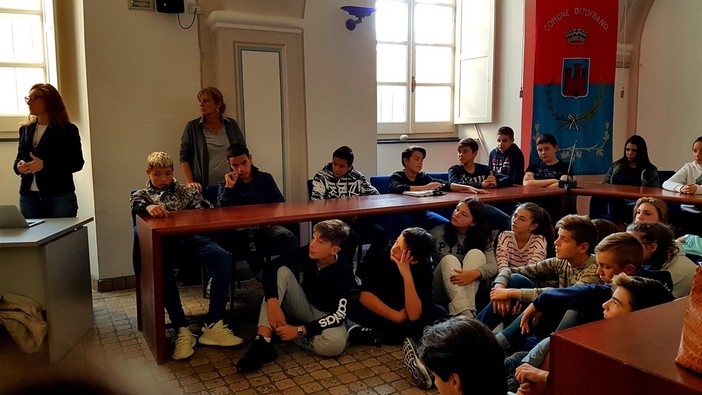 Una lezione sul Dono agli studenti di Borghetto e Toirano