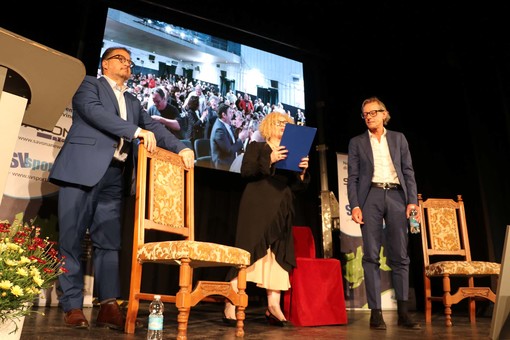 Il dibattito tra i candidati sindaco di Albenga al Teatro Ambra (foto Silvio Fasano) Il dibattito tra i candidati sindaco di Albenga al Teatro Ambra (foto Silvio Fasano)
