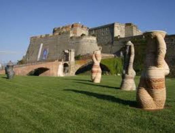Alla Fortezza del Priamar la mostra "8 Celle per 8 artisti" Alla Fortezza del Priamar la mostra "8 Celle per 8 artisti"