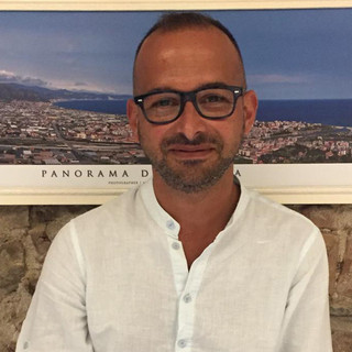 Albenga, Distilo ironico sulla richiesta di dimissioni da parte del Pd: "Pd Albenga? Ah, ma esiste ancora..."