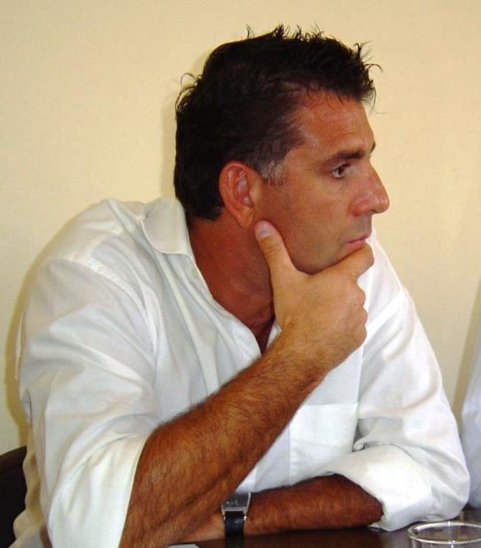 Solidarietà a Giovanni Durante dalla Rete Fermiamo il carbone: "Chiediamo un netto pronunciamento su tali metodi intimidatori da parte dell'Amministrazione" Solidarietà a Giovanni Durante dalla Rete Fermiamo il carbone: "Chiediamo un netto pronunciamento su tali metodi intimidatori da parte dell'Amministrazione"