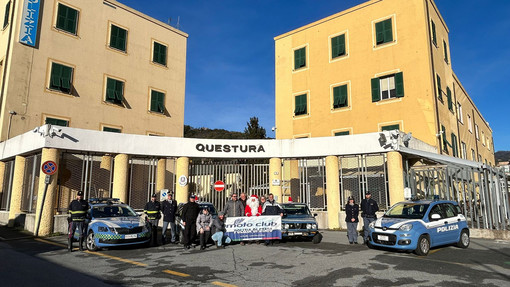 Savona, il Babbo Natale del Moto Club Polizia di Stato regala doni alla Pediatria del San Paolo