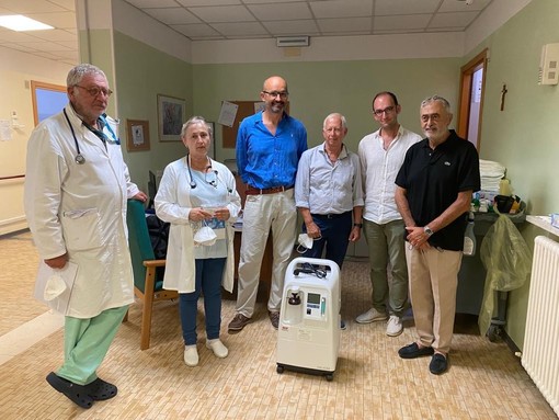 Dal Rotary club di Savona un concentratore di ossigeno per la Rsa Ruffini di Finale Ligure (FOTO) Dal Rotary club di Savona un concentratore di ossigeno per la Rsa Ruffini di Finale Ligure (FOTO)