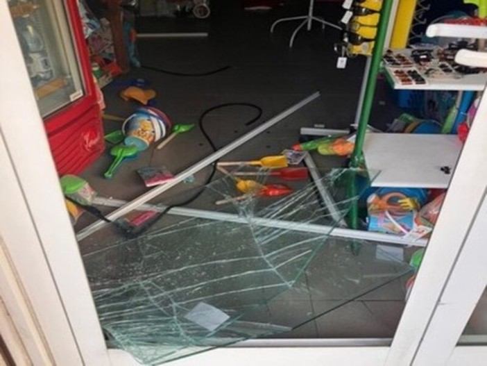 Furti a Varazze, 30enne individuato dai carabinieri grazie alla videosorveglianza Furti a Varazze, 30enne individuato dai carabinieri grazie alla videosorveglianza