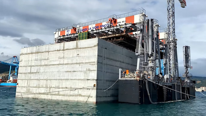 Fabbrica cassoni, Arboscello (Pd) attacca: "Infrastrutture già previste a rilento, ora opere promesse ma mai finanziate. Vado non può più attendere"