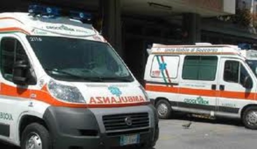 Savona, spettacolare scontro tra ambulanza e un Suv: traffico in tilt Savona, spettacolare scontro tra ambulanza e un Suv: traffico in tilt