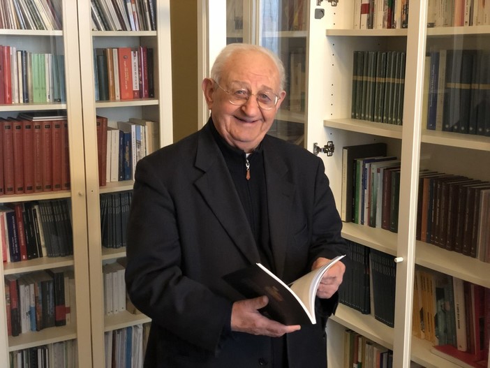 Monsignor Gandolfo è a capo della Biblioteca Diocesana di Albenga Monsignor Gandolfo è a capo della Biblioteca Diocesana di Albenga