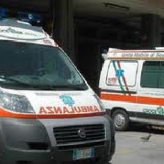 Savona, spettacolare scontro tra ambulanza e un Suv: traffico in tilt