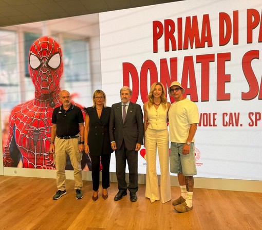 Parte la campagna della Regione per promuovere la donazione del sangue: protagonista lo Spiderman savonese Mattia Villardita