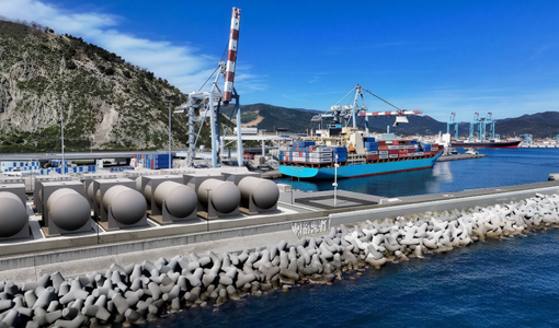 Deposito Gnl a Bergeggi, "Fermiamo il mostro" non ci sta: "Chiediamo agli amministratori locali di agire con urgenza in tutte le sedi possibili per bloccare i lavori"