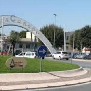 Andora, cade e si ferisce: bambina in codice rosso al Santa Corona