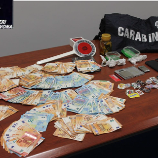 Soccorso per intossicazione da monossido di carbonio viene trovato con la droga: 28enne arrestato a Savona